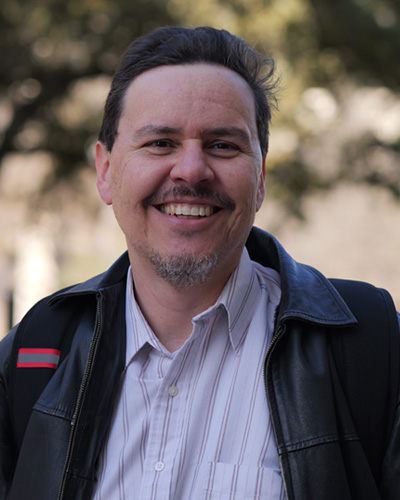 headshot of Edurado Duenez